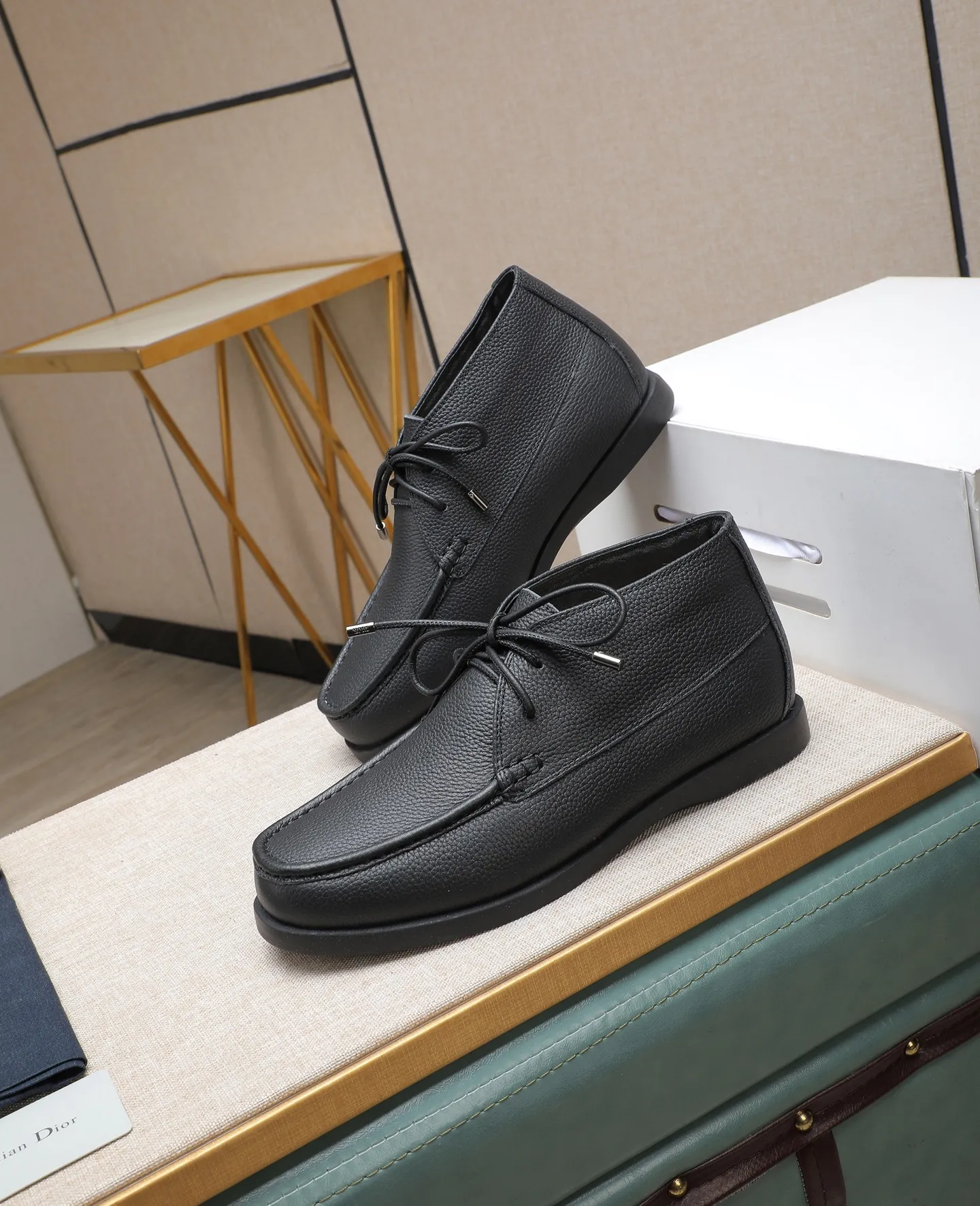 Men's shoes 💰600 Wool lining Original order quality Dior —🆘. Dior original order purchase, high-end leather shoes, fabric: imported cowhide from Italy ➕ water-dyed cow lining/wool lining ➕ special original outsole, fine workmanship, real-life photos 🎬 size: 38-44 (with full set of packaging)